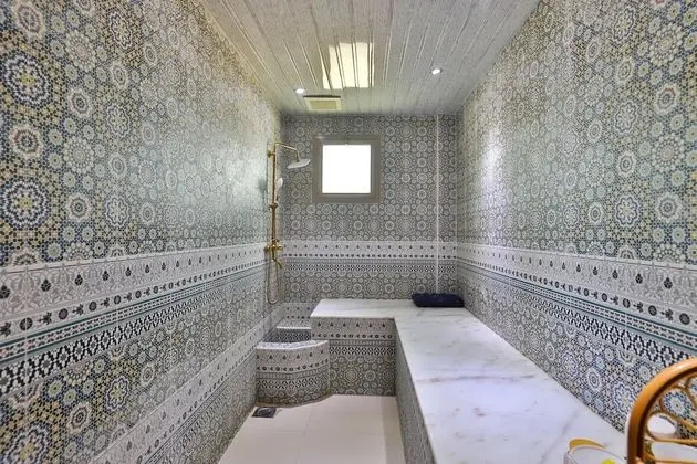 Capital O 338 Asian Hotel - Spa