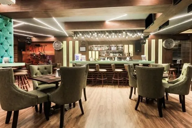 Capital O 353 Hotel Four Boutique - Yerinde Yemek