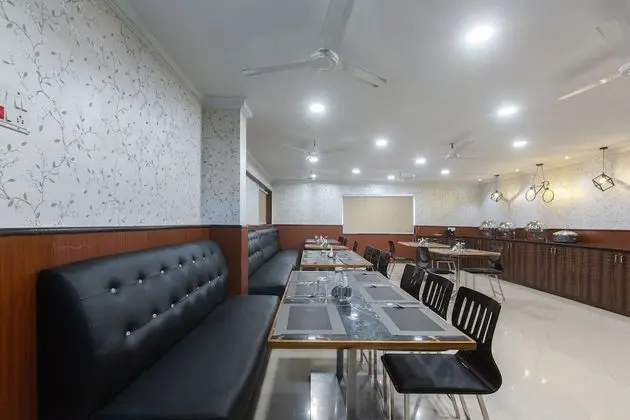 Capital O 38609 Neighbour Inn - Yerinde Yemek