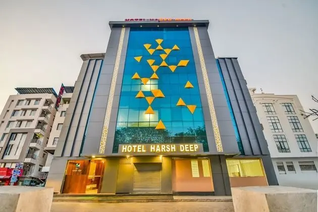 Capital O 39418 Hotel Harsh Deep