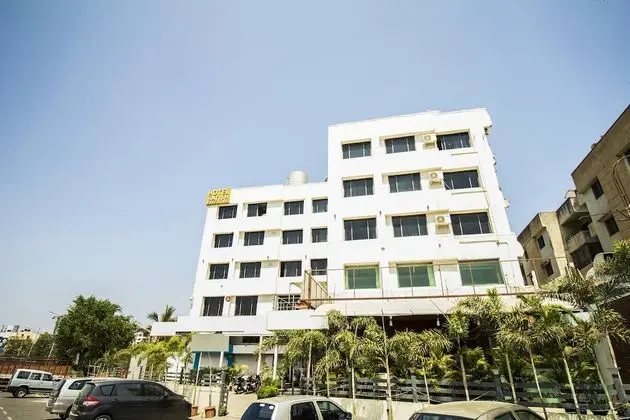 Capital O 40904 Hotel Satish Executive - Dış Mekan