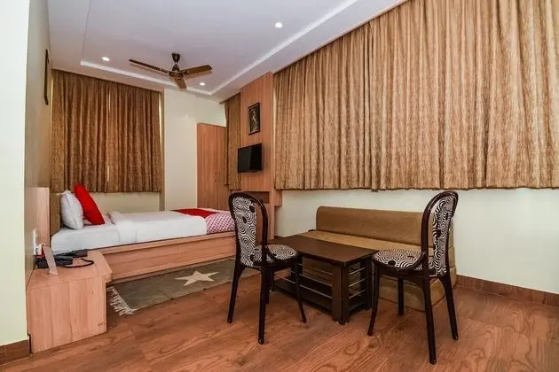 Capital O 41054 Hotel Raj And Restaurant