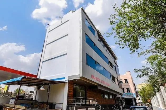 Capital O 41054 Hotel Raj And Restaurant - Dış Mekan