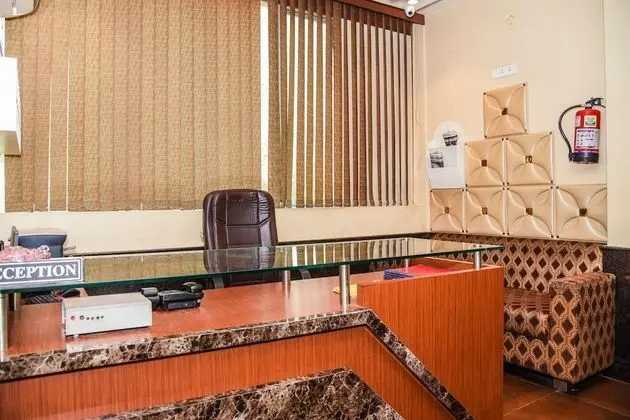 Capital O 41054 Hotel Raj And Restaurant - Lobi