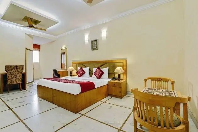 Capital O 41598 Hotel Singh Sahib