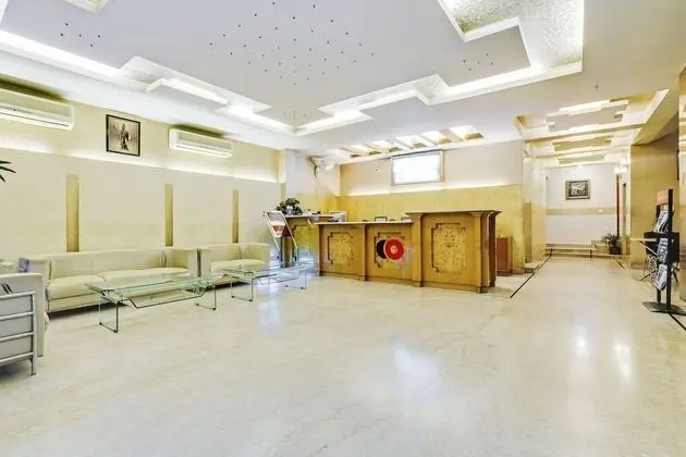 Capital O 41598 Hotel Singh Sahib - Lobi