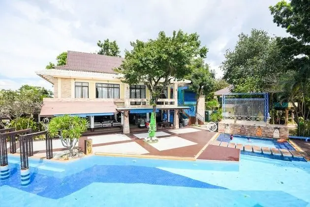 Capital O 418 Saksaitarn Resort - Havuz
