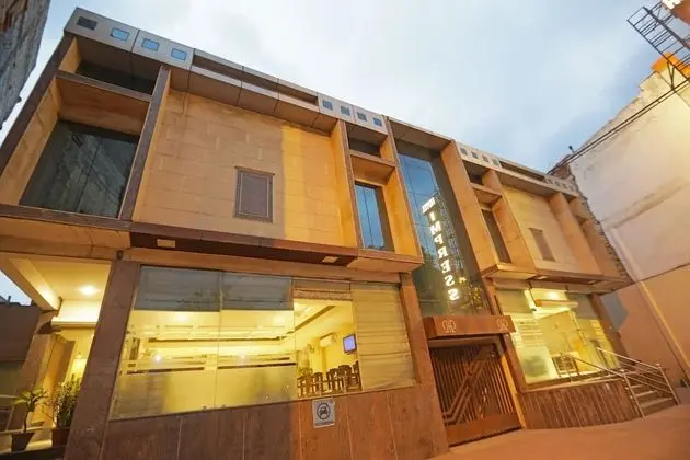 Capital O 445 Impress Hotel