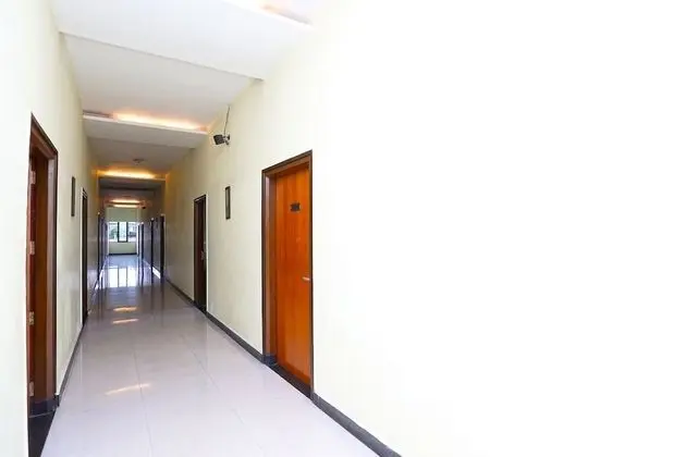 Capital O 45308 Hotel Highway - Lobi