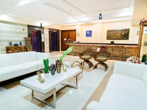 Capital O 460 World Palace Hotel - Lobi