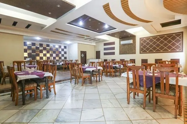 Capital O 49883 Hotel Sutlej Classic - Yerinde Yemek