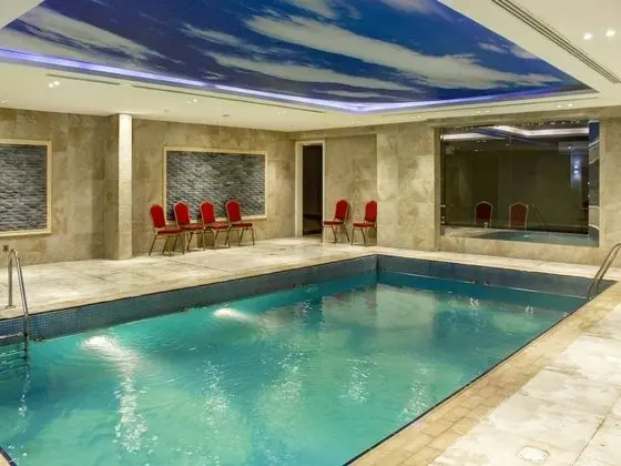 Capital O 581 Goldish Hotel