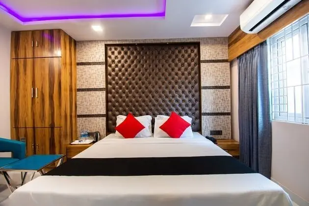 Capital O 60412 Hotel Orion Crystal - Oda
