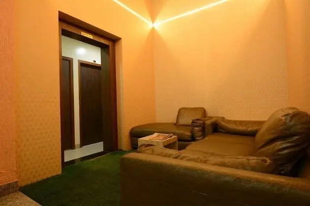 Capital O 61317 Hotel Gandharva Residency - Lobi