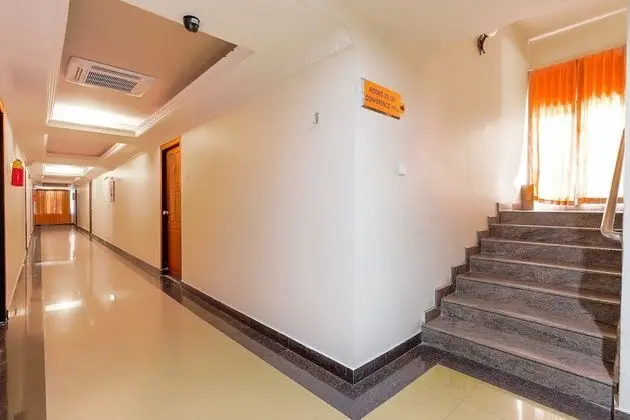 Capital O 72734 Hotel Sri Sai Inn - Dış Mekan
