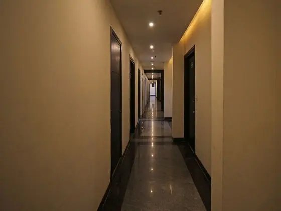 Capital O 7331 Hotel Downtown - Lobi