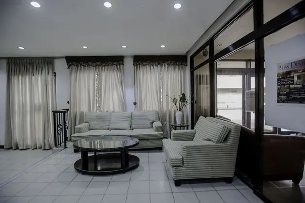 Capital O 740 Bliss Hotel Dau - Lobi