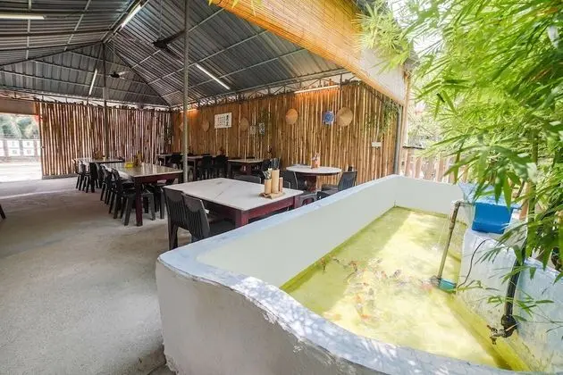 Capital O 89374 Ohana Restaurant & Homestay - Yerinde Yemek
