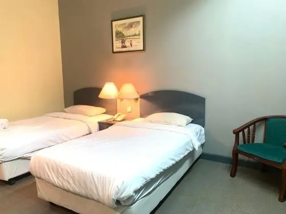 Capital O 90146 Alh Continental Resort