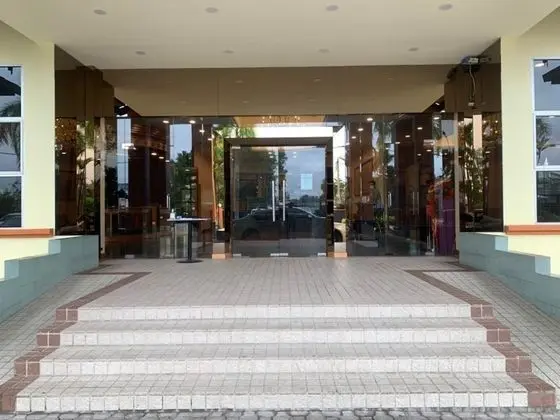 Capital O 90146 Alh Continental Resort - Lobi