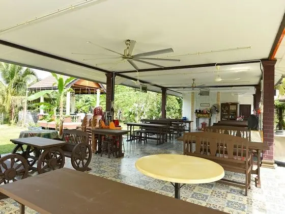 Capital O 90558 My Daddy Farm Chalet - Lobi