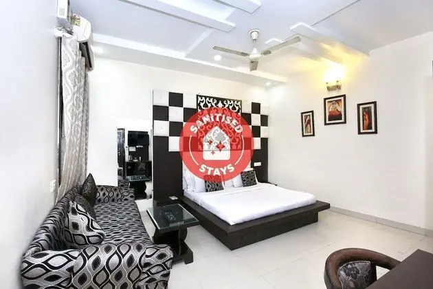Capital O 9235 Hotel Nayyar