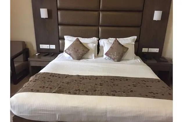 Capital O 9508 Hotel Pine Spring - Oda