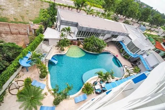 Capital O 998 The Magnolias Pattaya Boutique Resort - Havuz