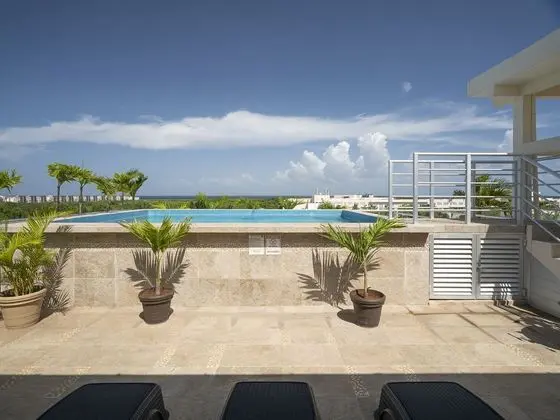 Capital O Hotel Punta Esmeralda - Havuz