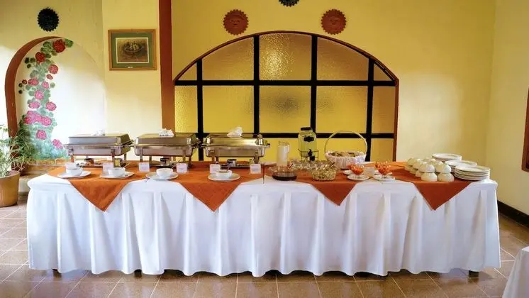 Capital O Hotel Rincon Del Arco - Yerinde Yemek