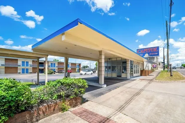 Capitol Inn And Suites - Dış Mekan