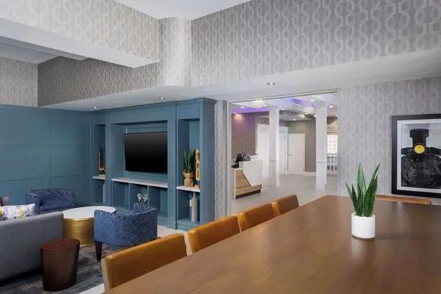Capitol Plaza Hotel Montpelier Tapestry Collection by Hilton - Lobi