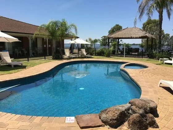 Capricorn Motor Inn - Havuz