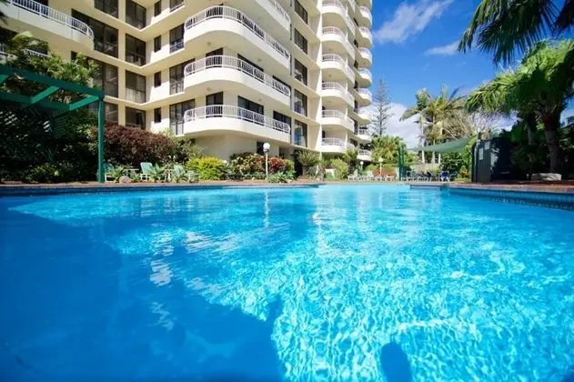 Capricornia Apartments - Havuz