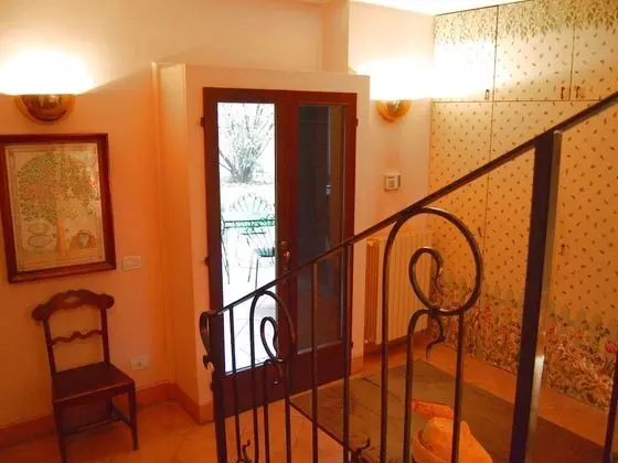 Villa in Capriolo With Patio, Courtyard, Garden, Parking - Lobi
