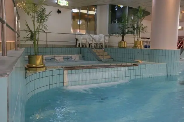 Resort Capsule Sakuragicho - Havuz