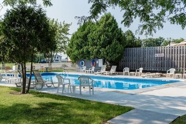 Capt.'s Inn & Suites