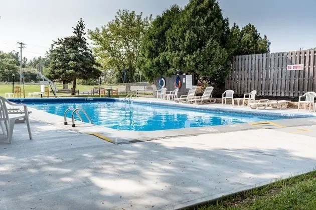 Capt.'s Inn & Suites - Havuz