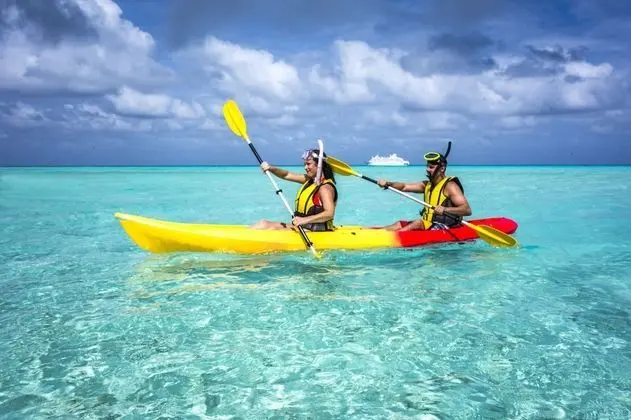 Captain Cook Cruises, Fiji's Cruise line - Plaj