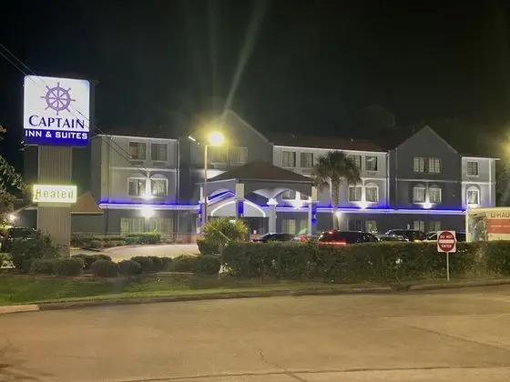 Captain Inn & Suites