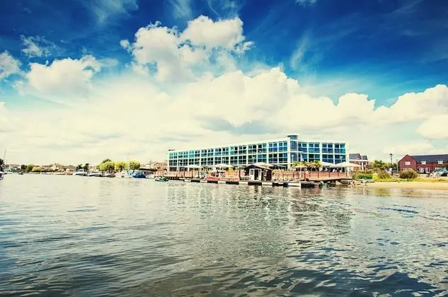 Captains Club Hotel