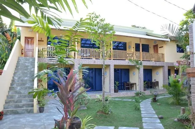 Captain's Lodge and Bar