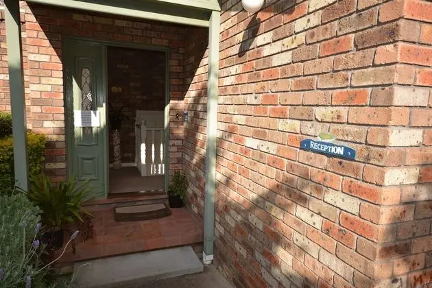 Captain's Quarters - Lobi