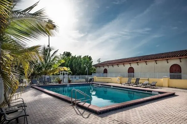 Captain's Table Hotel - Havuz
