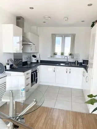 Captivating 1-bed Apartment in Barking - Mutfak
