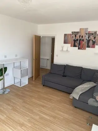 Captivating 1-bed Apartment in Barking - Oda Düzeni