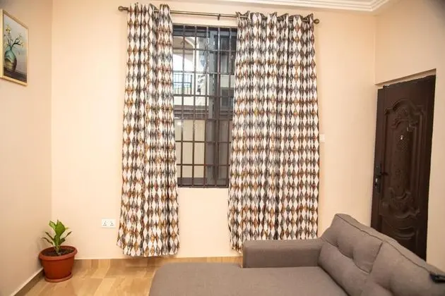 Captivating 1-bed Apartment in Tema, com 25 - Oda Düzeni