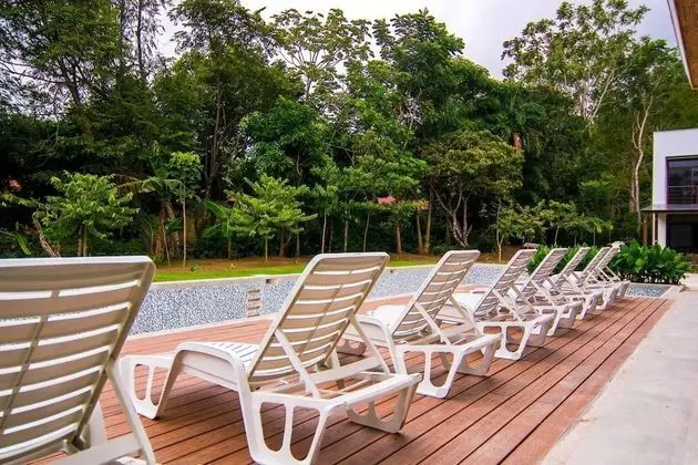 Captivating 2-bed Apartment - Havuz