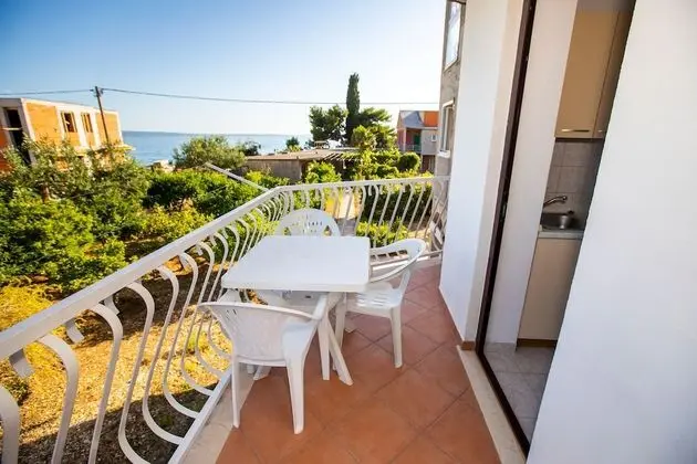 Captivating 2-bed Apartment in Podstrana