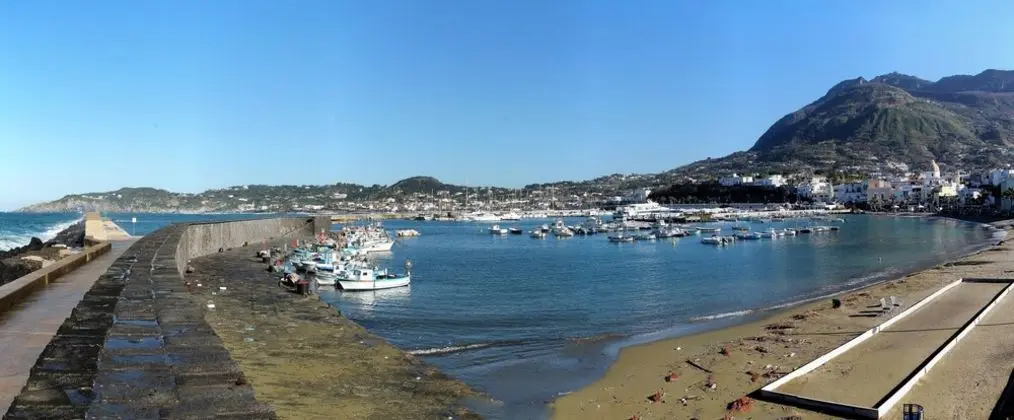 Captivating 2-bed Villa in Forio - Enjoy a Yacht - Plaj